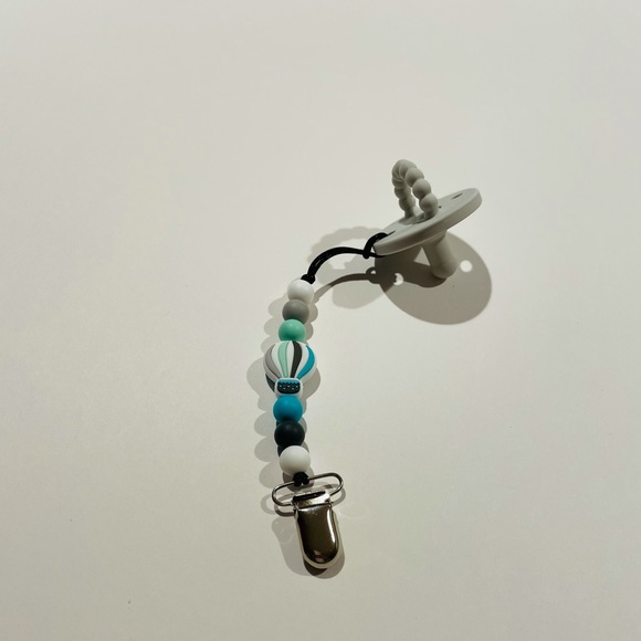 Silicone Pacifier Clip - Picture 2 of 2